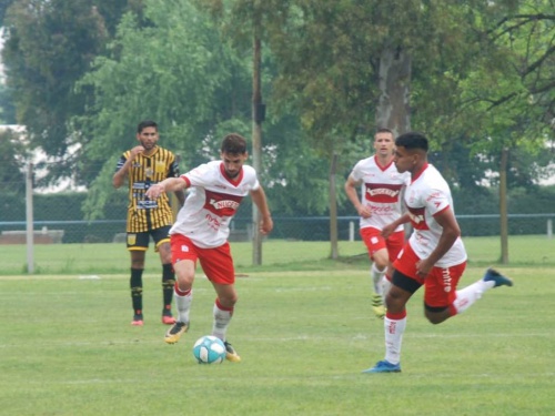 Morón le ganó a Almirante Brown en el Superclásico del Oeste